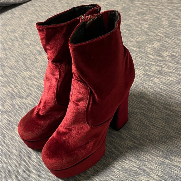 Deep red / Purple Velvet Platform Boots - Picture 6 of 14